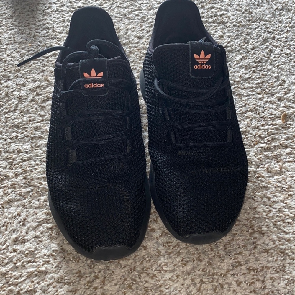 Black tubular Adiads